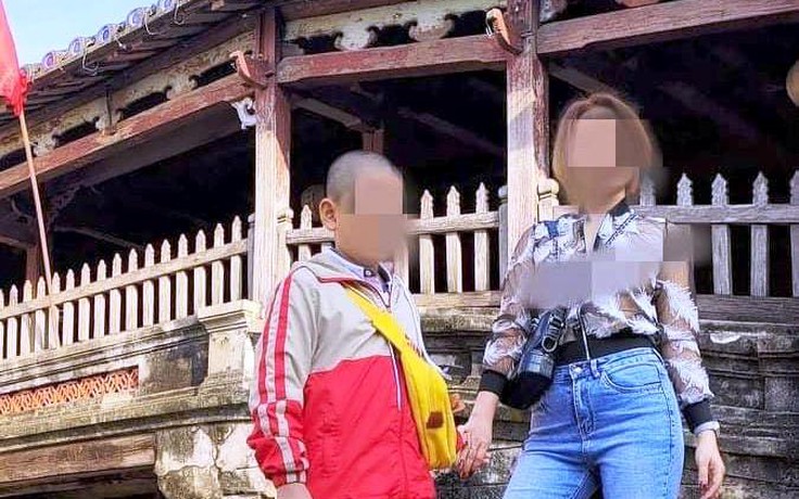 Vụ cô gái ‘thả rông’ vòng 1 chụp ảnh ở di tích Chùa Cầu: ‘Ứng xử thiếu văn hóa’