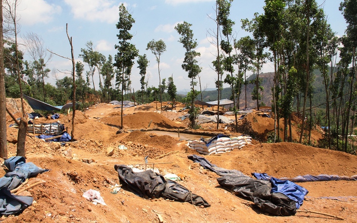 Quảng Nam: Cận cảnh 'đại công xưởng' khai thác vàng trái phép ở Thác Trắng, Bồng Miêu