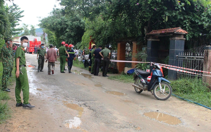 Hiện trường vụ nổ lớn khiến nhà bị sập, hai vợ chồng tử vong ở Quảng Nam