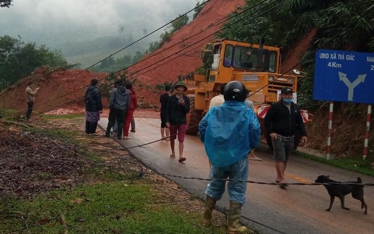 Quảng Nam: Sạt lở núi ở vùng cao, nhiều xã bị cô lập