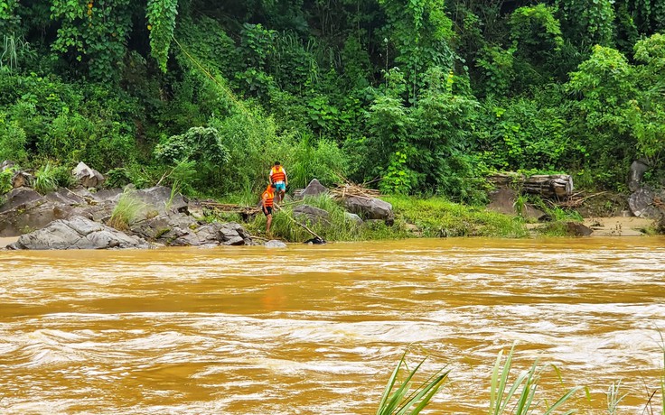 Quảng Nam: Tìm thấy thi thể người bị nước lũ cuốn trôi khi vượt qua sông Bung
