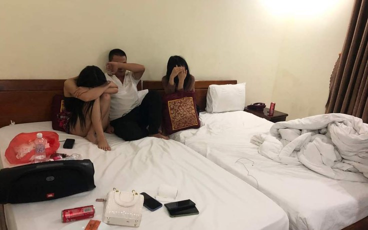 Quảng Bình: Bắt quả tang nhóm nam nữ 'bay lắc' ma túy trong khách sạn