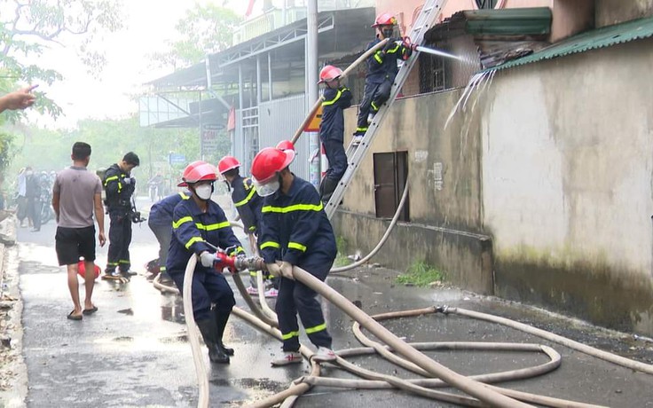 Quảng Bình: Cháy tiệm tạp hóa lúc rạng sáng, vợ chồng chủ tiệm kịp thoát ra ngoài