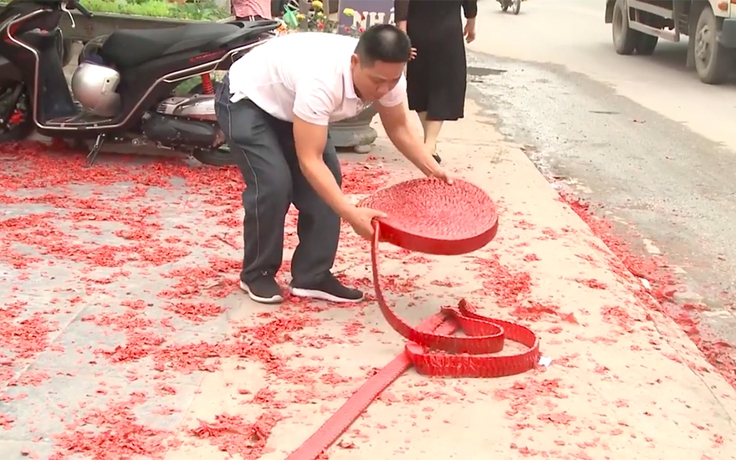 Một nghi phạm tham gia đốt pháo ở đám cưới tại Hà Nội đang bỏ trốn