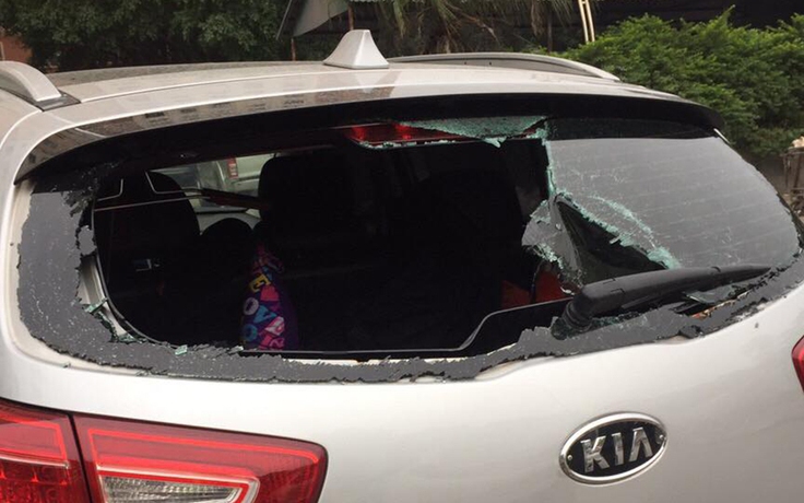Người dân bị đe dọa, đập phá xe ô tô khi đỗ trong khu đô thị Xa La