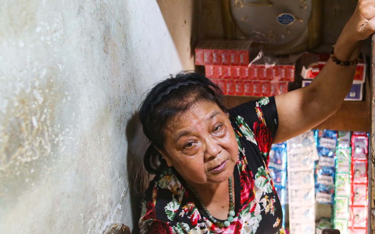 Bà giáo 70 tuổi nuôi cả gia đình trong căn nhà 4 mét vuông giữa Hà Nội