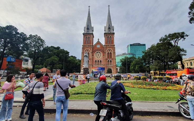 Tết Dương lịch 2021: Vui chơi cả ngày vì thời tiết…quá mát mẻ