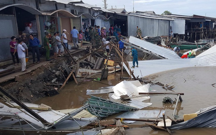 Cà Mau: Sạt lở gây hư hỏng hoàn toàn 12 nhà dân