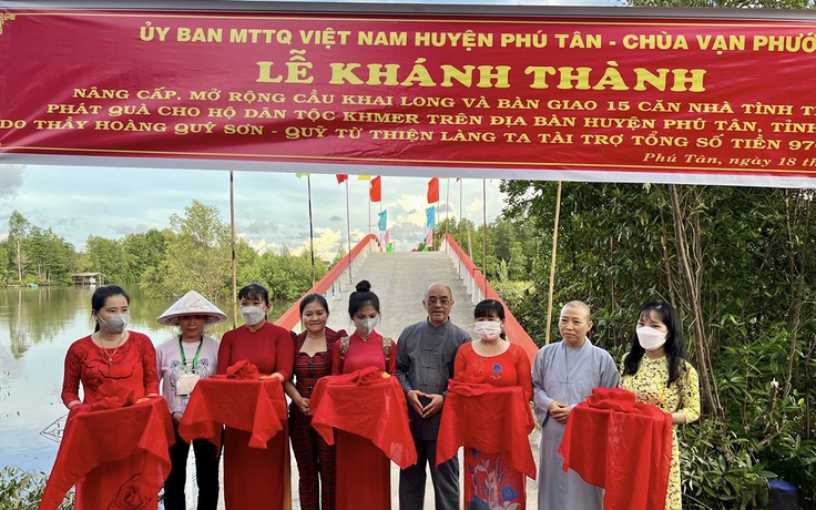 Trao quà, công trình từ thiện hơn 2,5 tỉ đồng cho bà con Cà Mau, Bạc Liêu