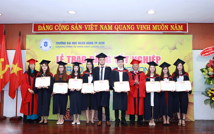 Đại học Ngân hàng TP.HCM: Lễ tốt nghiệp Chương trình cử nhân chất lượng cao