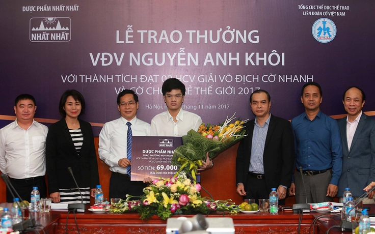 Dược phẩm Nhất Nhất thưởng lớn cho nhà vô địch cờ Nguyễn Anh Khôi