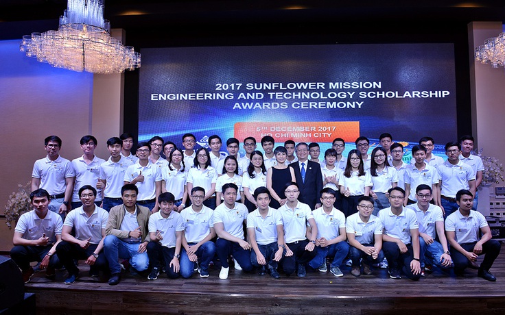 Sunflower Mission trao 60 học bổng cho sinh viên Việt Nam
