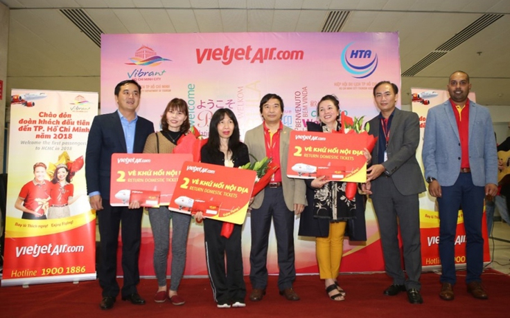 Vietjet tưng bừng chào đón những hành khách đầu tiên năm 2018