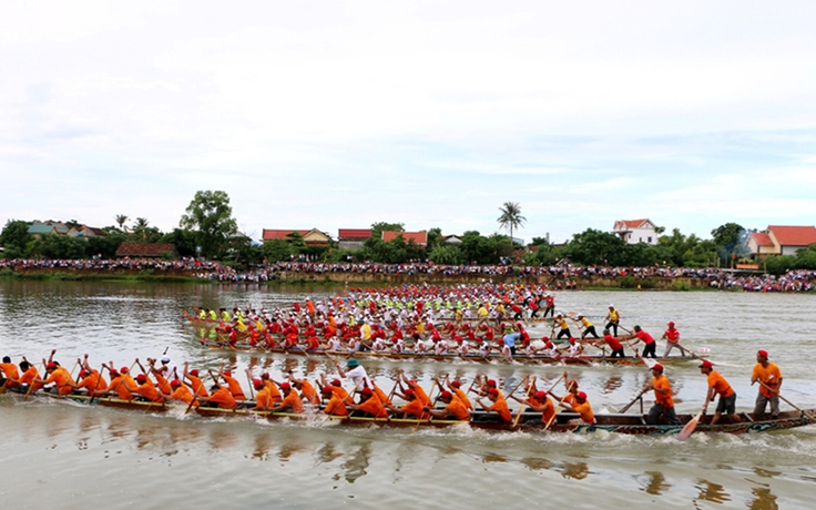 Quảng Bình - điểm đến hấp dẫn: Rộn ràng mùa bơi đua