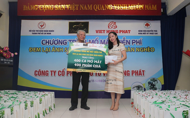 Công ty Việt Hưng Phát góp phần đem lại ánh sáng cho 400 bệnh nhân nghèo