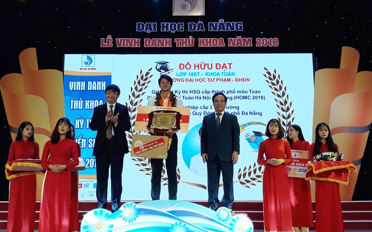 Vinh danh thủ khoa Đại học Đà Nẵng