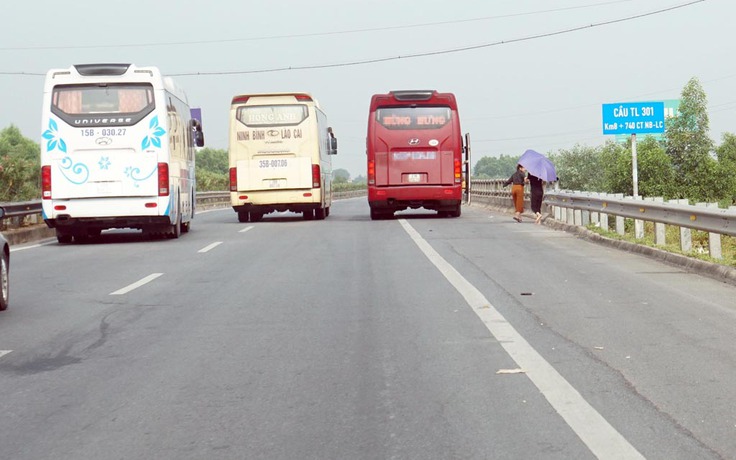 Tràn lan vi phạm lùi xe, ngược chiều trên cao tốc