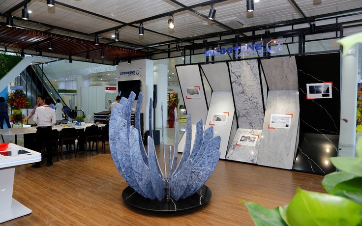 Bông hoa đá độc đáo thu hút khách tham quan tại triển lãm Vietbuild 2019