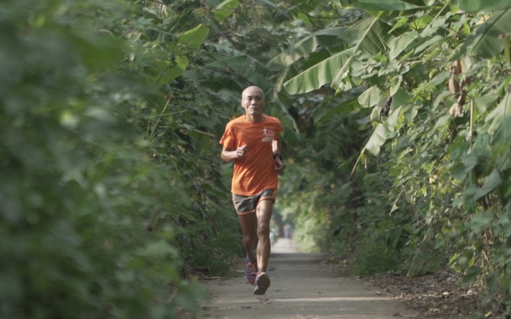 Người lớn tuổi chạy nhanh nhất Hà Nội xuất hiện trong chương trình Revive Marathon Xuyên Việt