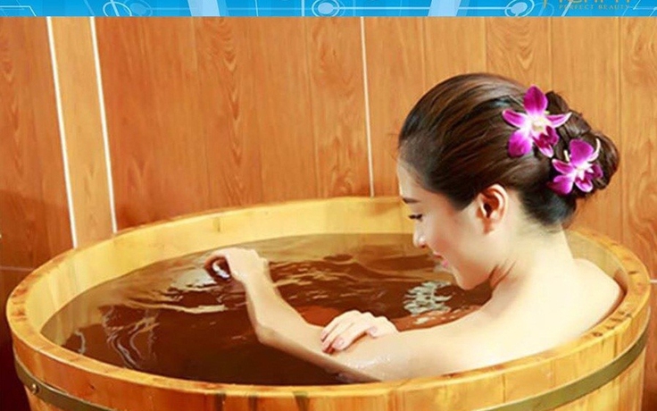 Hưởng thụ spa tại nhà cùng bồn tắm gỗ