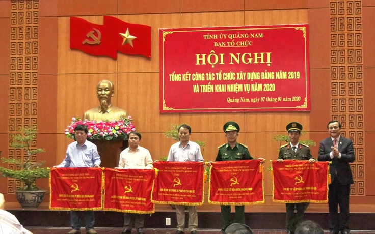 PC Quảng Nam nhận cờ “Đảng bộ trong sạch vững mạnh tiêu biểu” 5 năm liền