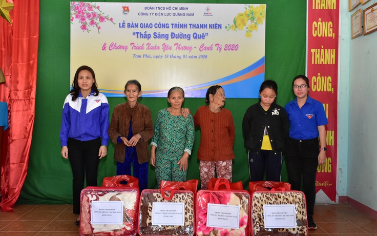 Tuổi trẻ PC Quảng Nam tặng quà tết cho hộ nghèo