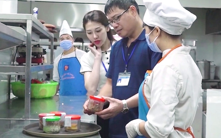 Giám sát ATTP các cơ sở chế biến suất ăn phục cách ly phòng dịch Covid-19