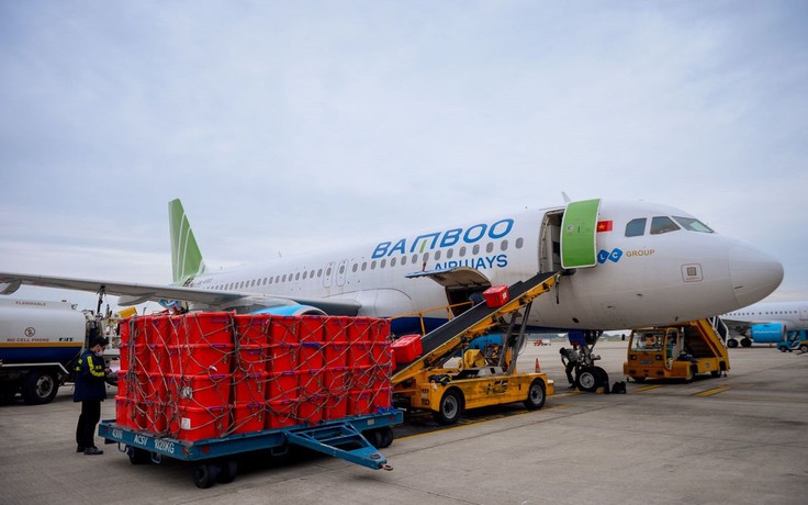 Bamboo Airways vận chuyển miễn phí trang thiết bị và người chi viện cho Hải Dương