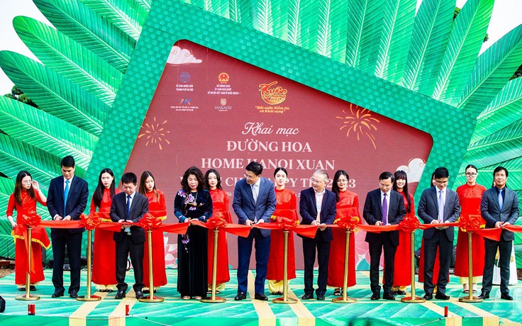 ‘Happy Tết’ diệu kỳ trên đường hoa Home Hanoi Xuan 2023