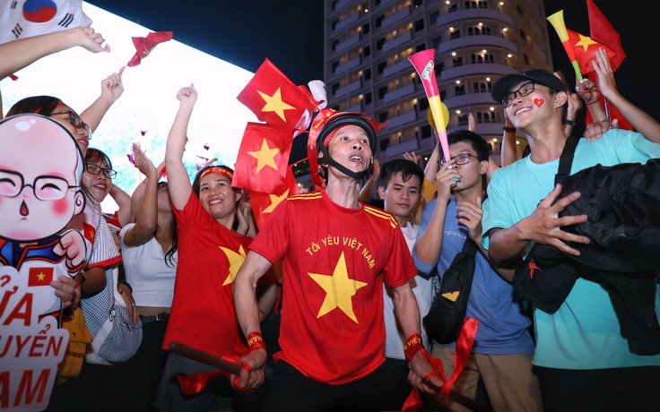 Người Sài Gòn 'vui bất tận' đêm U.22 Việt Nam vô địch