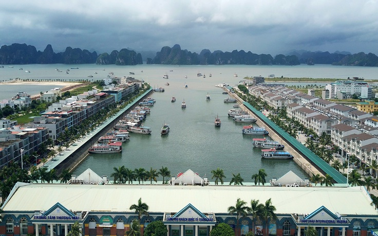 “Chúa đảo” Tuần Châu mang tiền 'đổ xuống biển'