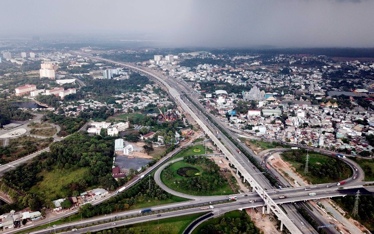 Chủ tịch UBND TP.HCM yêu cầu Q.9 'giữ vững quy hoạch trước làn sóng bất động sản'