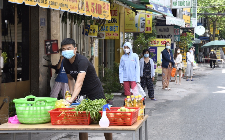 Chàng trai 'số nhọ' đi mua đồ ăn sáng bị y tế phường kéo đến giăng dây