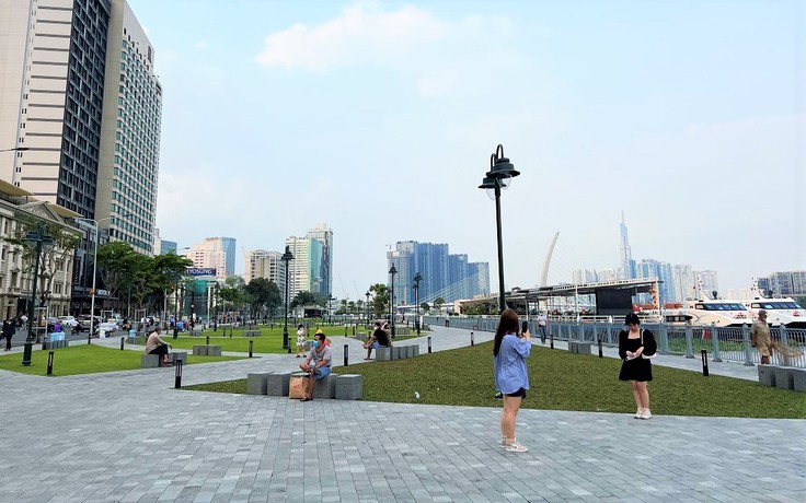 TP.HCM: Lắp thêm mái che nghệ thuật khu vực cầu tàu cạnh công viên bến Bạch Đằng