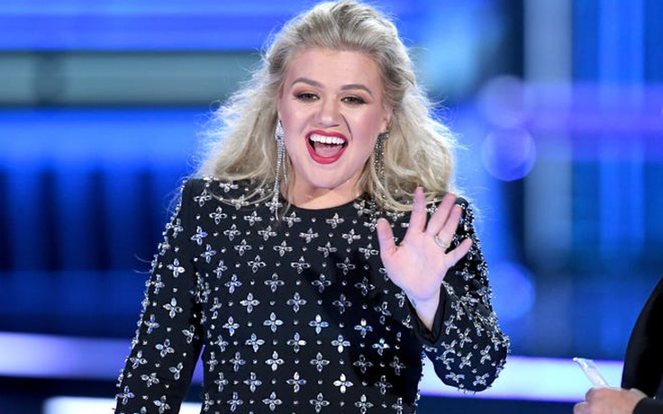 Kelly Clarkson bị công ty quản lý khởi kiện vì nợ 1,4 triệu USD