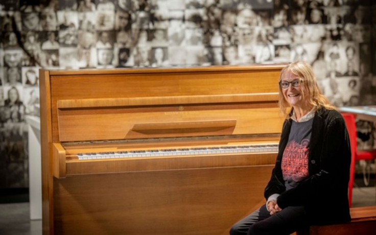 Trưng bày đàn piano huyền thoại của John Lennon nhân sinh nhật thứ 80 của ông