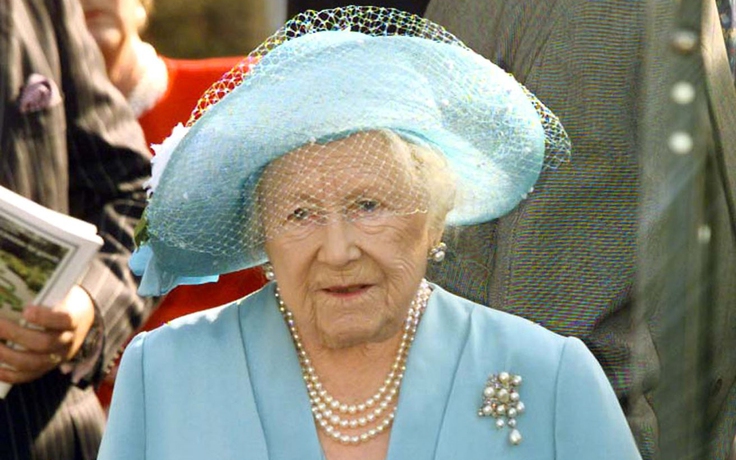 Nữ hoàng Elizabeth II tưởng nhớ 19 năm ngày mất của mẹ