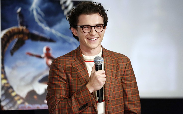 Tom Holland suy nghĩ rời khỏi vai Người Nhện