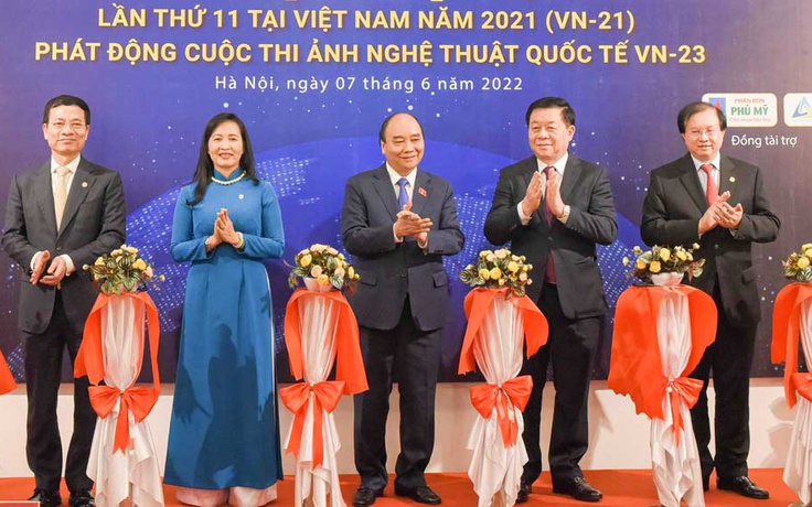 Sự kiện văn hóa tuần qua: Chủ tịch nước Nguyễn Xuân Phúc khai mạc triển lãm ảnh quốc tế