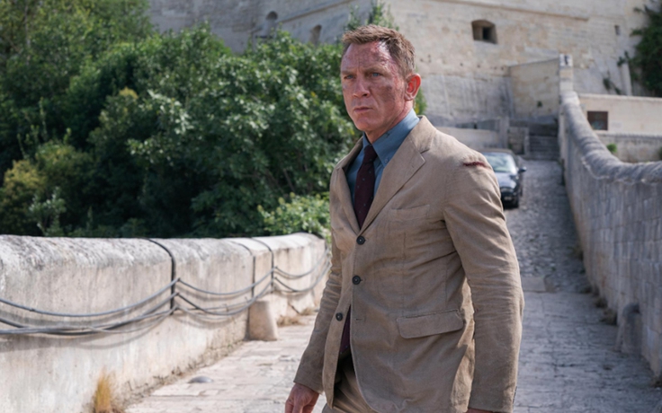 Bán đấu giá xe Aston Martin, trang phục của Daniel Craig trong phim ‘James Bond’