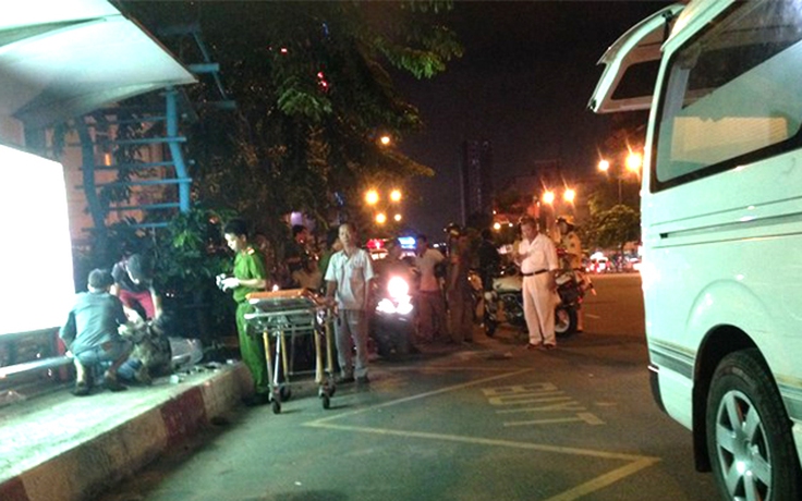 Thanh niên đánh giày chết gục ngay trạm xe buýt ở Sài Gòn