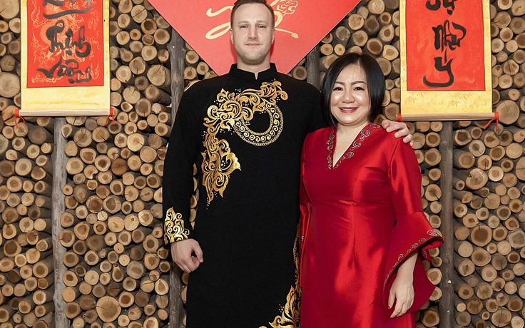Khách nước ngoài nô nức mặc áo dài thưởng Tết Nam bộ tại Tết’s Celebration 2022