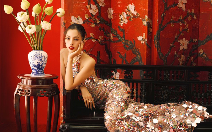 Hoa hậu Tiểu Vy khoe vẻ đẹp chuẩn “tỉ lệ vàng" trong bộ sưu tập An