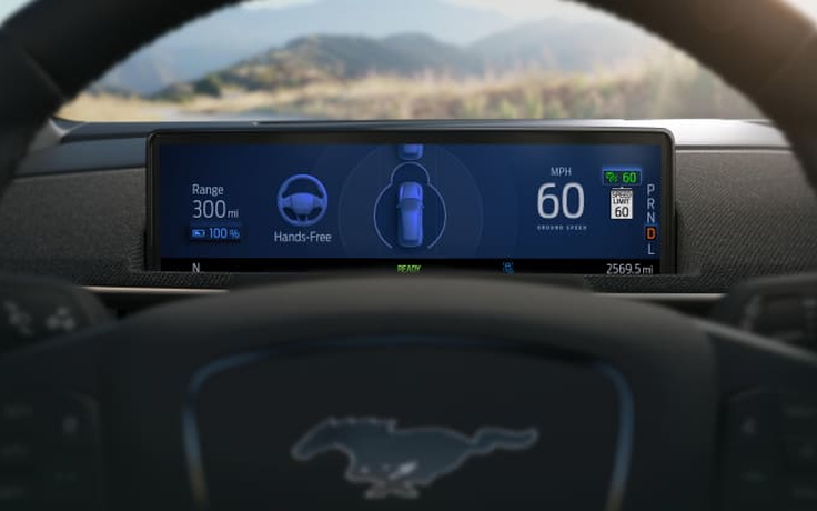 CEO Ford chỉ trích Tesla dùng khách hàng thử nghiệm sản phẩm