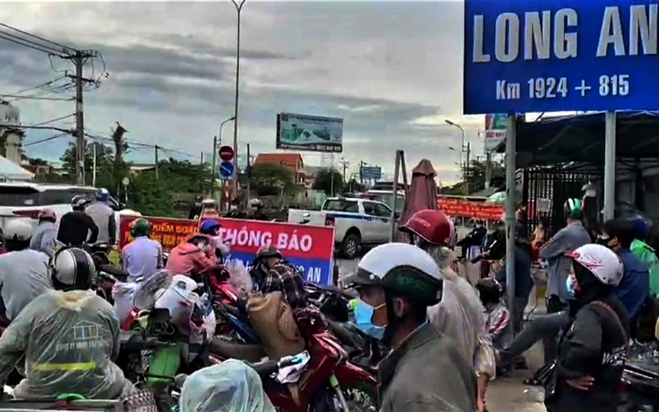 Những người miền Tây 'mắc kẹt' đã rời chốt, nghẹn ngào: 'Về tới Cà Mau rồi'