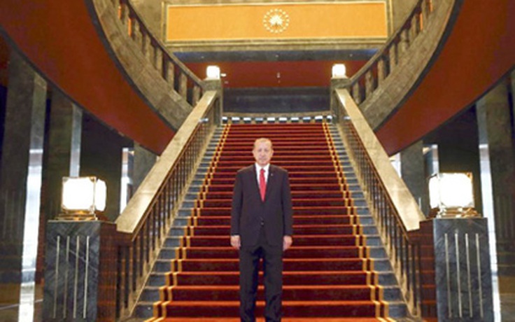Tổng thống Thổ Nhĩ Kỳ xây dinh thự đồ sộ vì… mấy con gián