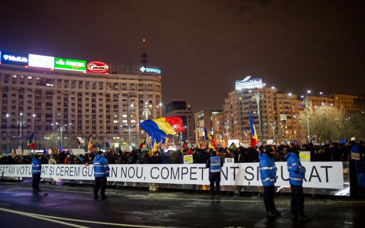 Hàng ngàn người Romania biểu tình phản đối chính phủ