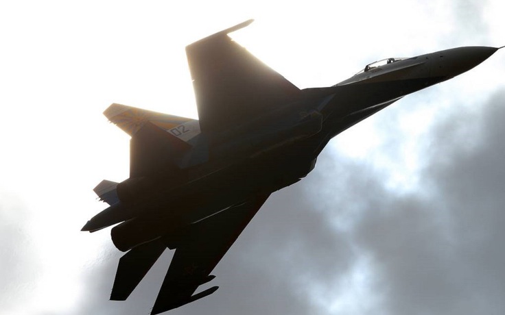 Chiến đấu cơ Nga Su-27 bay chặn máy bay do thám Mỹ trên biển Đen