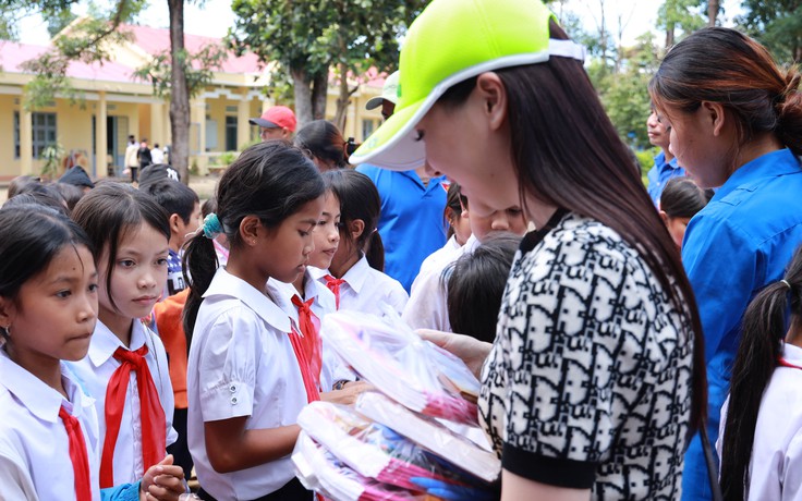 Đưa nước sạch về trường học vùng xa