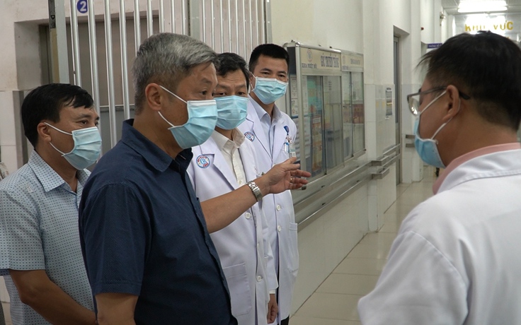 Chiều 30 Tết, thứ trưởng Nguyễn Trường Sơn kiểm tra chống dịch Covid-19 tại Bệnh viện Chợ Rẫy